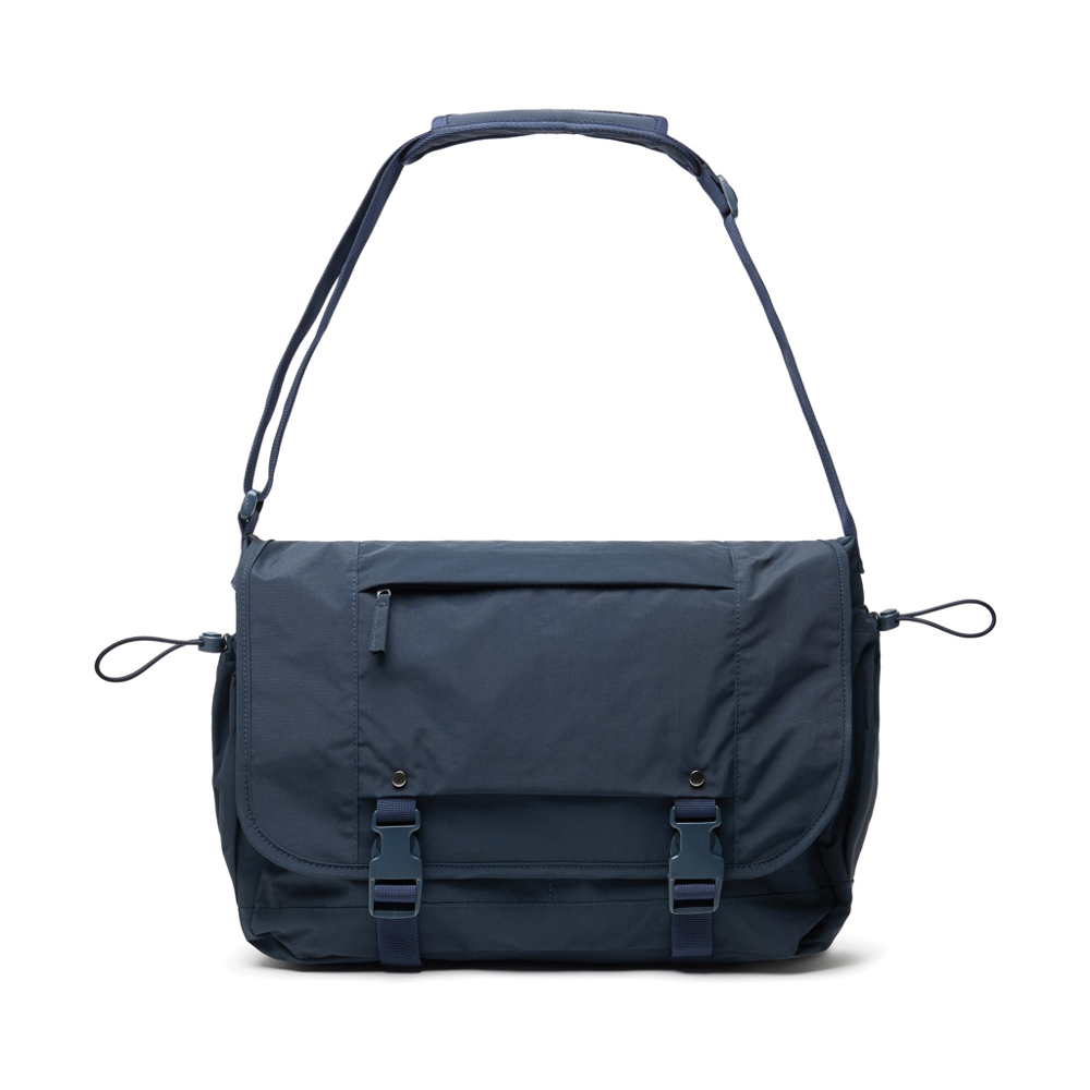KENTO URBAN 15,6" Messenger aus RCS recyceltem Nylon - navy blau (± PMS 539 C)